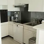 Les Pieds Presque Dans L'eau Apartment *