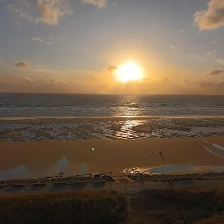 Les Pieds Presque Dans L'eau