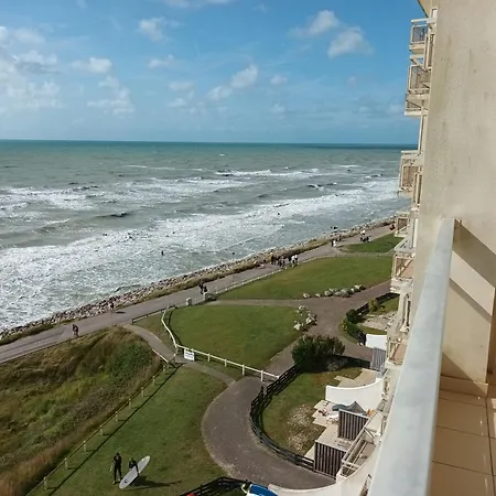 Les Pieds Presque Dans L'eau * Neufchâtel-Hardelot