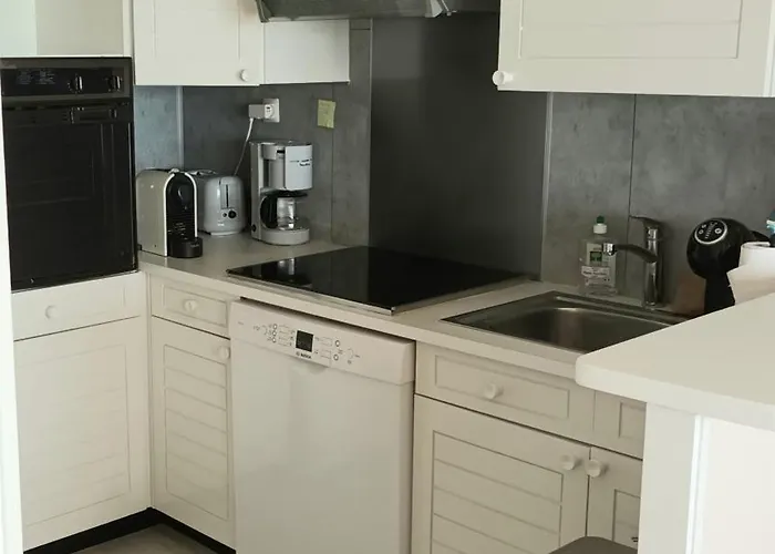 Les Pieds Presque Dans L'eau Apartment *