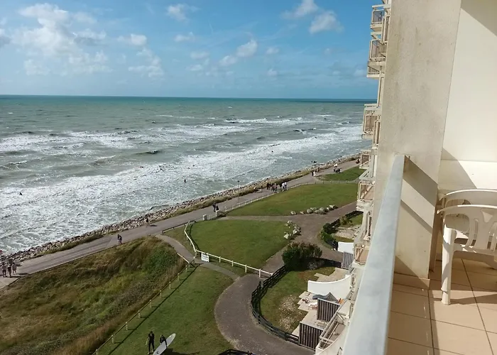 Les Pieds Presque Dans L'eau * Neufchatel-Hardelot