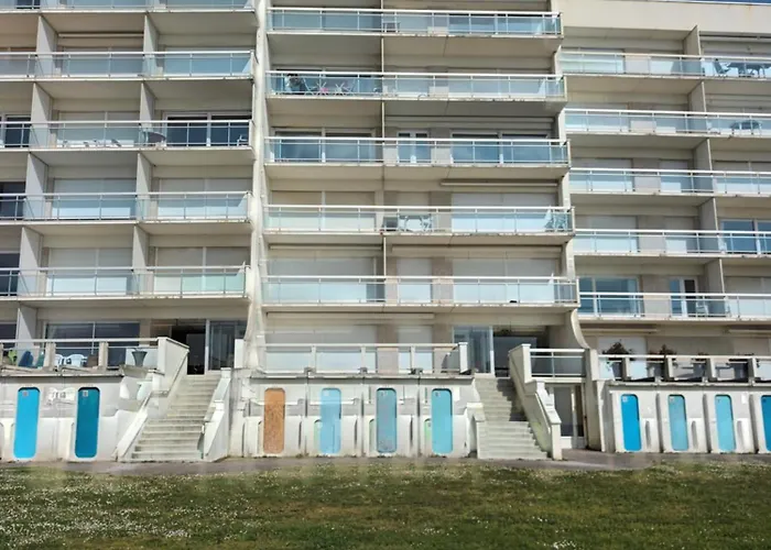 Les Pieds Presque Dans L'eau *